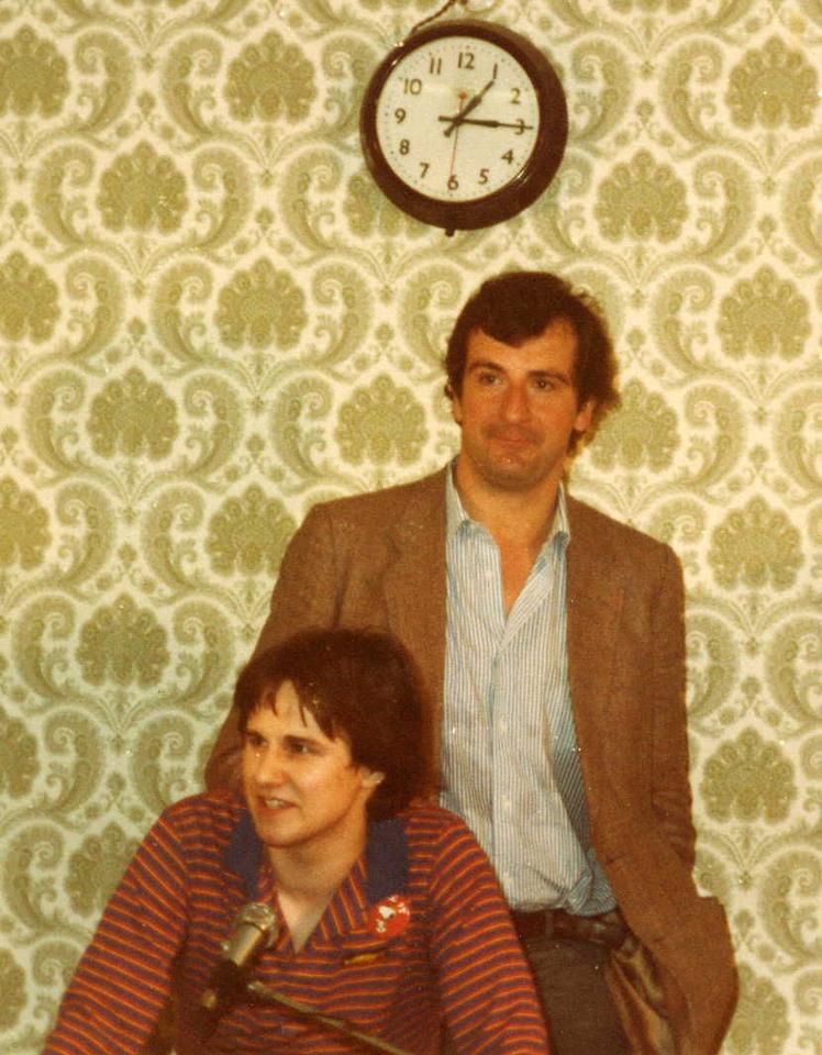 Kevin e Douglas no Slartibartday em 1981, em um hotel em Euston. (Acervo pessoal) 