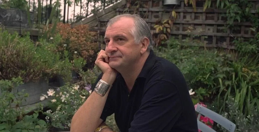 14  citações subestimadas de Douglas Adams para escritores, o universo e todo mundo
