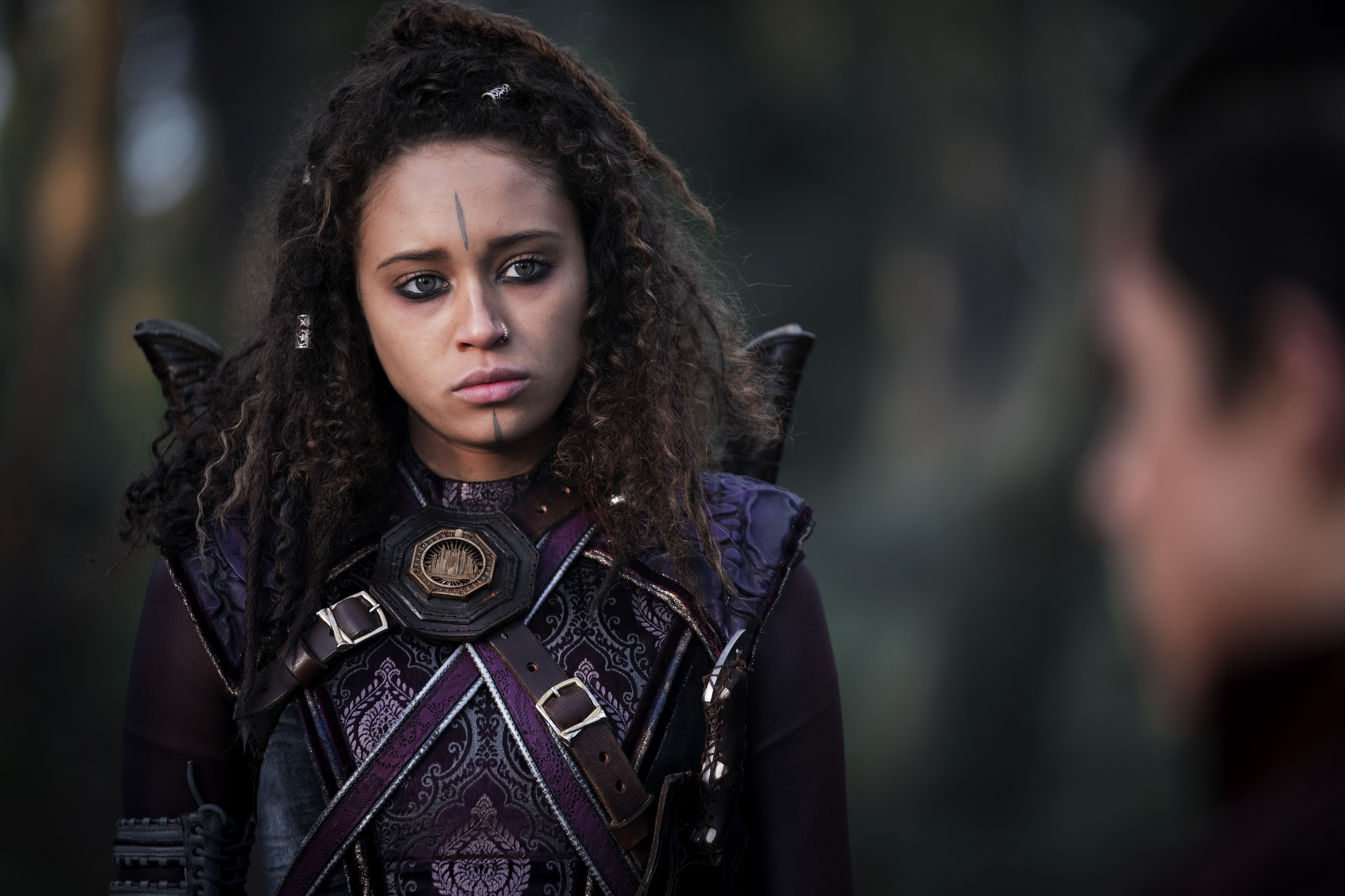 Sunny e Nix procuram informações que poderiam destruir o Peregrino em “Into the Badlands”