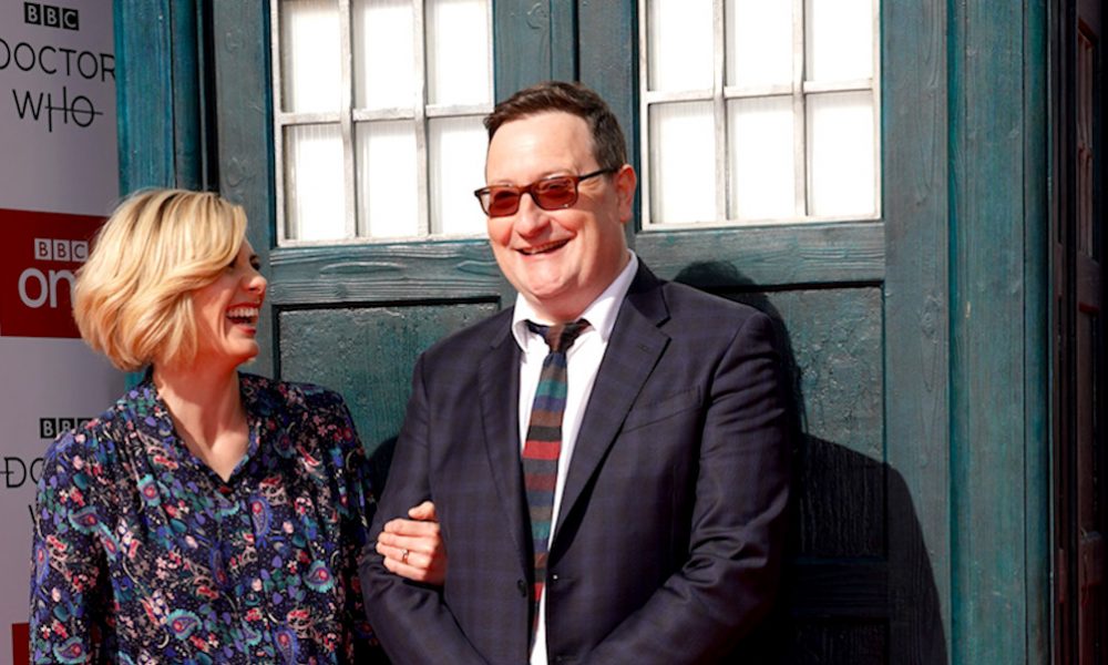 Jodie Whittaker e Chris Chibnall deixam Doctor Who em 2022